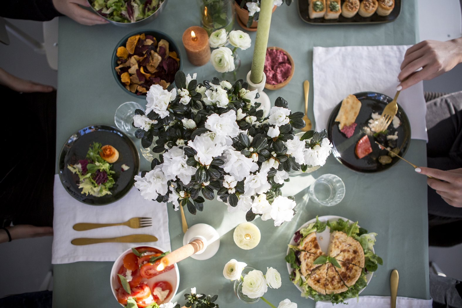 Christmas table design with the Ghent azalea